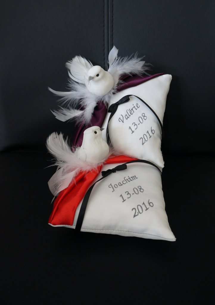 Ref 11 S
Coussin d’alliance mini duo colombes
Theme couleur prune et noir, rouge et noir
Mini duo 14x14cm 54€