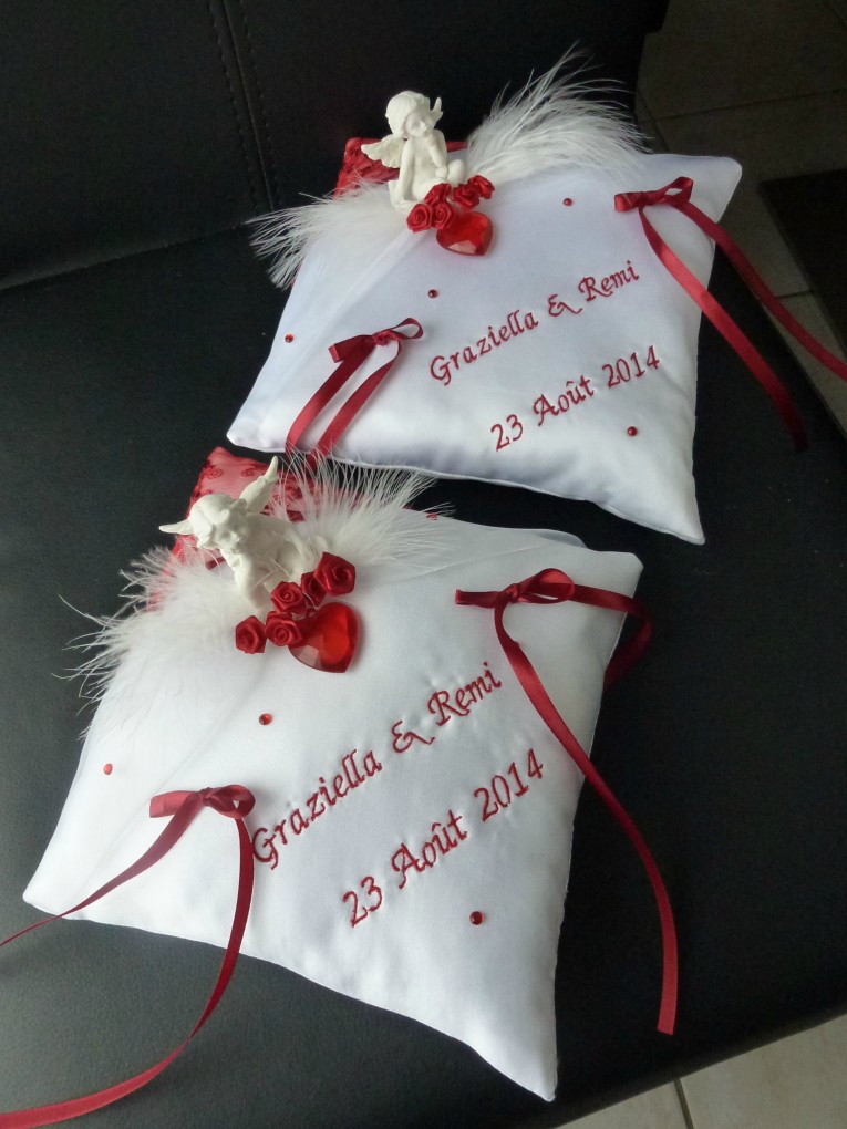 Ref: 4X
Coussin d'alliance duo ,thème romantique
coussin d'alliance rouge et blanc
Dentelle et ange,mini rose et plumes,coeur
Broderie
18x18cm
Duo 64€ et 12€ de fdp