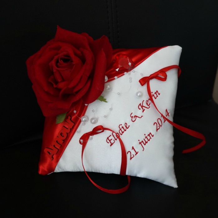 Ref 6V
Coussin d'alliance theme Amour
coussin d'alliance Rouge et blanc
Broderie coussin 18x18cm
38€