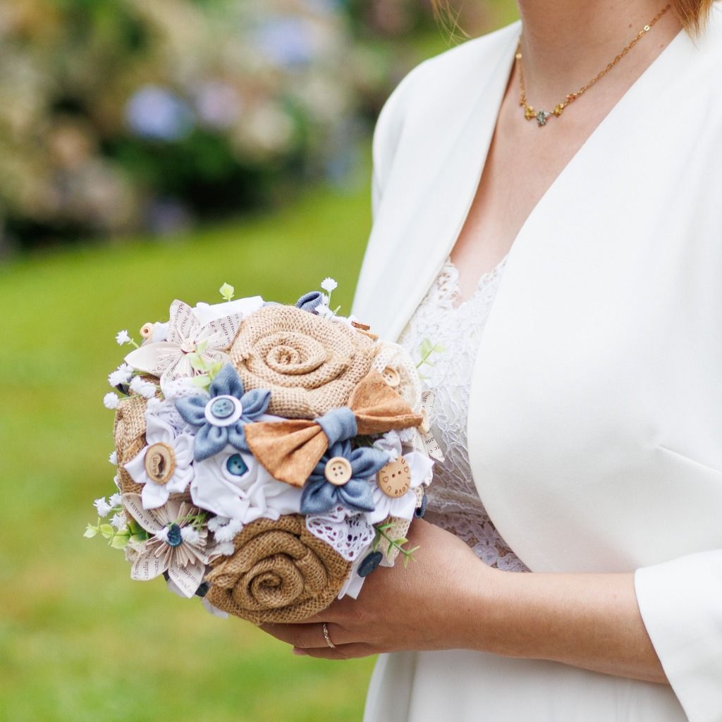 Bouquet de mariée champêtre bleu