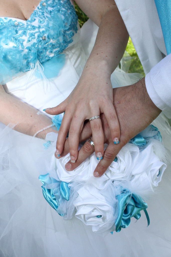 Bouquet de mariée tissu turquoise et blanc
Bouquet en satin et tulle
Créatrice fleur en tissu
Bouquet de mariée sans fleurs
Création fleurs de mariée