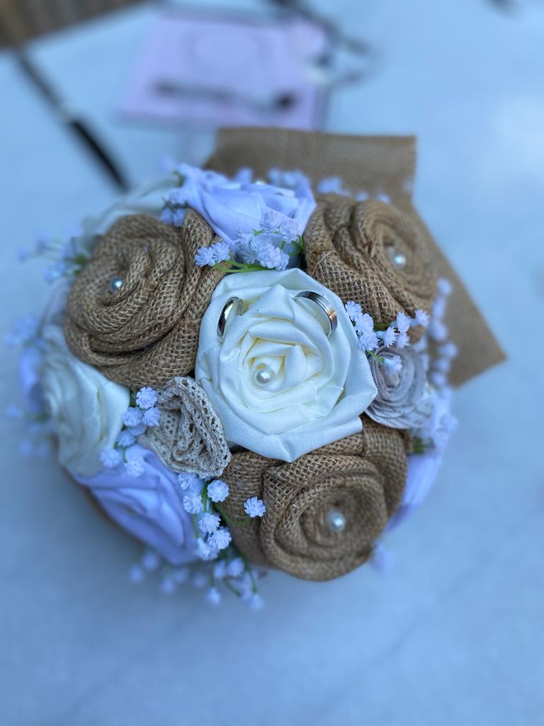 Bouquet de mariée en tissu champêtre
Bouquet de mariée alternatif
Bouquet de mariée sans fleur
Création fleurs de mariée