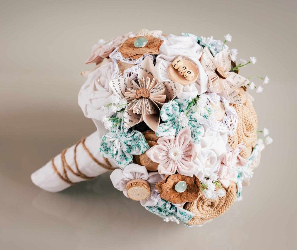 Ref 2.7
Bouquet de mariée champêtre
Bouquet de mariage vert et rose 22cm de diamètre
149€