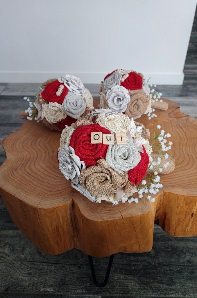 Bouquet de mariée champêtres rouge toile de jute et lin