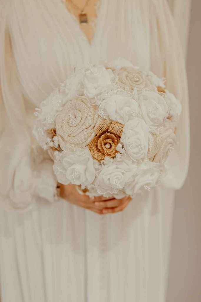 Bouquet de mariée mousseline dentelle et toile de jute