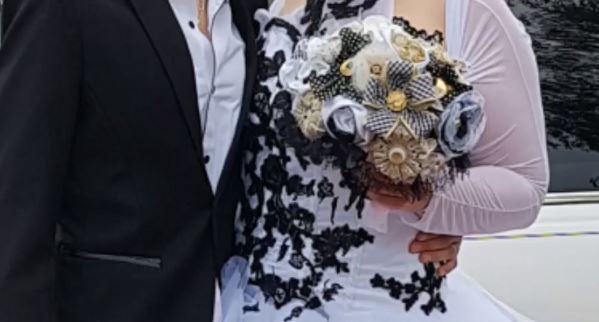 Bouquet de mariée tissu noir et or 
Bouquet de mariée décalé
Bouquet de mariage accessoires
Bouquet de mariée original tissu