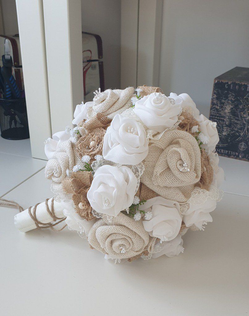 Bouquet de fleurs artificielles blanc cassé 30 cm