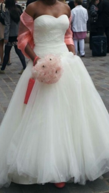 Bouquet de mariée tissu  tulle couleur nude.
Créatrice fleur en tissu