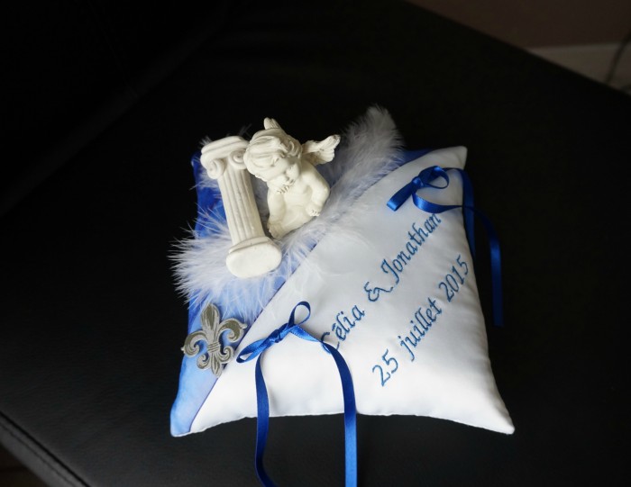 Ref 7V
Coussin d'alliance mariage thème Mythologie grecque
 coussin d'alliance  bleu roi et blanc
44€