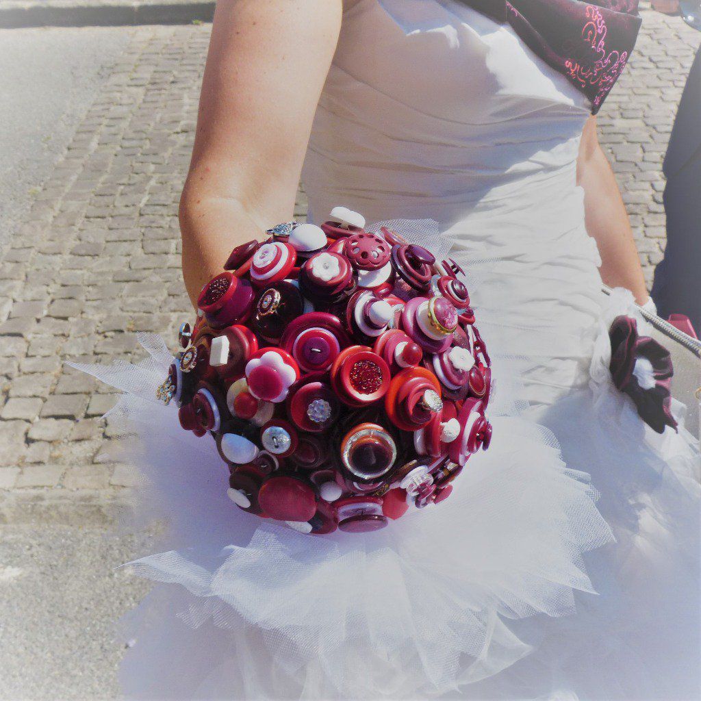 Bouquet de mariée bordeaux, prunes
Bouquet de mariée en boutons
Bouquet de mariage accessoires
Bouquet de mariée original
Bouquet de mariée sans fleurs
Création fleurs de mariée