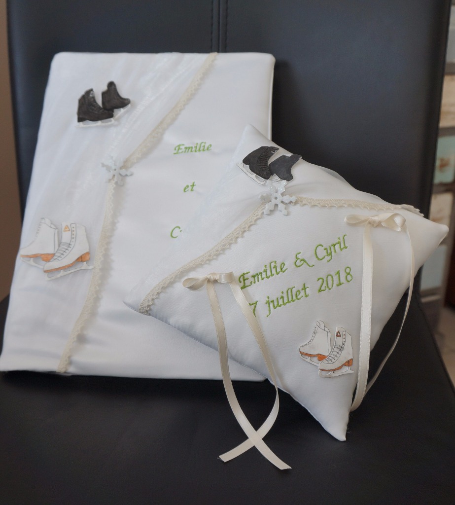 Ref 15T
Coussin d'alliance patin a glace 42€
Porte alliance mariage
Nouveau format de livre d'or format A4 ou format paysage (voir categorie livre d'or)