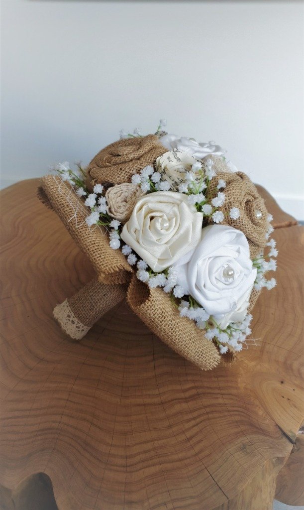 Bouquet de mariée champêtre
Bouquet de mariée en tissu blanc et ivoire, toile de jute et dentelle
130€
Bouquet de mariée sans fleurs, bouquet original, bouquet de mariée personnalisé