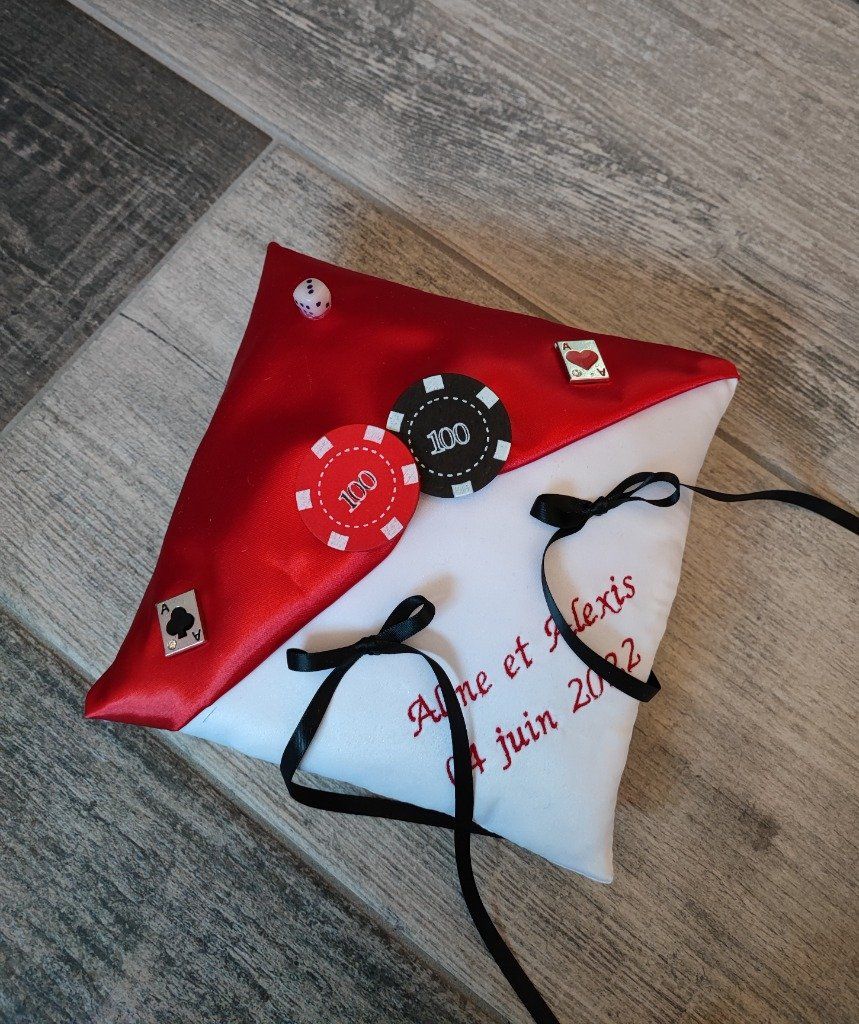 Ref 7I
Coussin d'alliance theme las vegas poker
Mariage Theme casino
coussin d'alliance las vegas rouge et blanc
42€