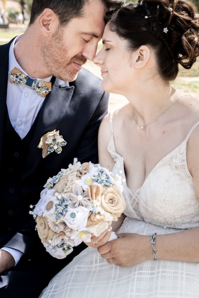 Bouquet de mariée champêtre bleu et jaune 
Bouquet de mariée en tissu 
Bouquet de mariée personnalisé