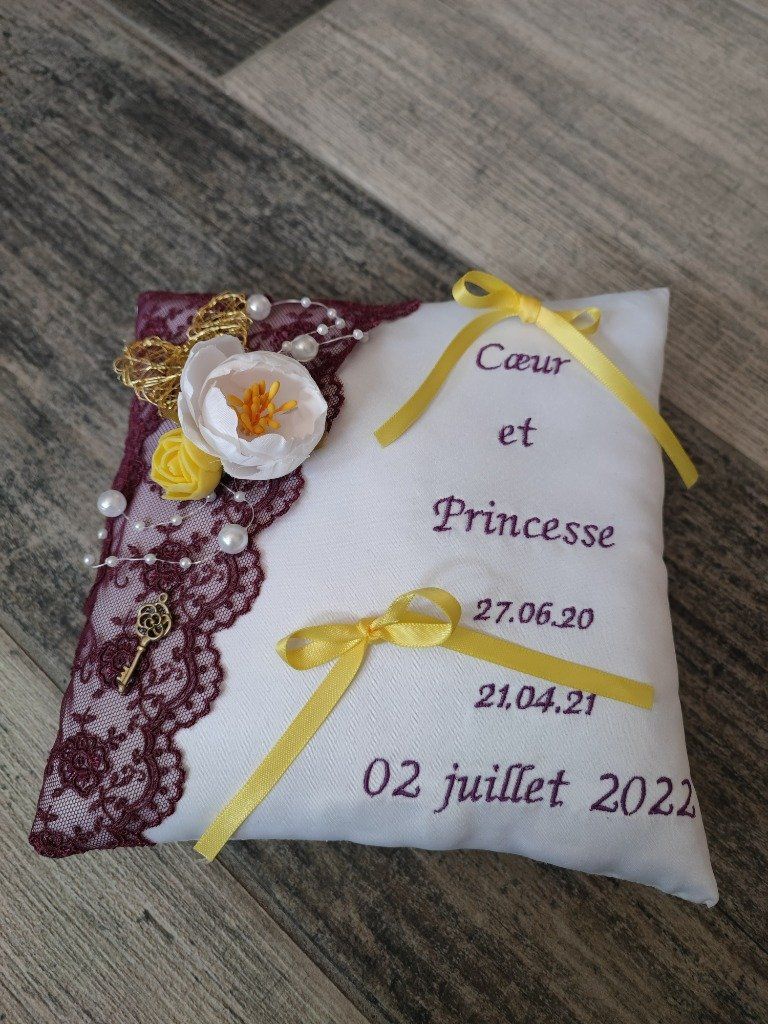 ref 14E
Porte alliance personnalisé dentelle
mariage violet et jaune
avec coeur alu 40€