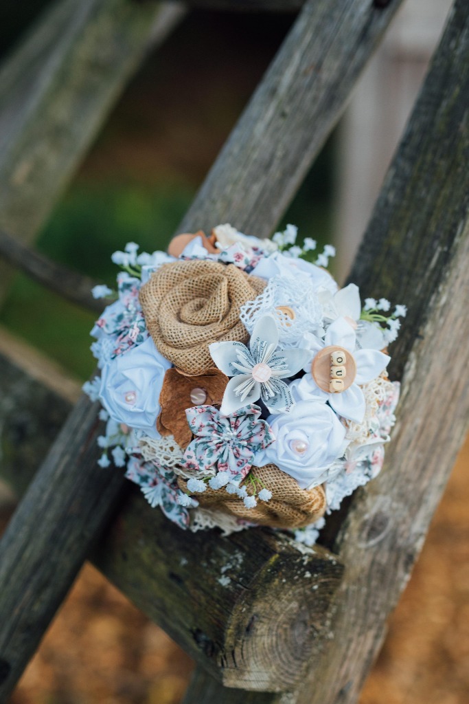 Bouquet de mariée champêtre en tissu origami
Bouquet de mariage accessoires
Bouquet de mariée original en tissu liberty
Créatrice fleur en tissu
Bouquet de mariée sans fleurs
Création fleurs de mariée