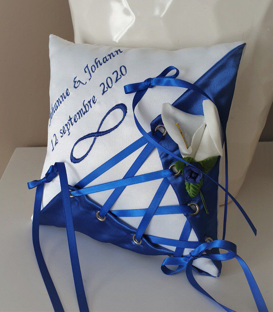 Ref 19R
Coussin alliance corset bleu roi signe amour infini
Porte alliance mariage bleu roi et blanc
38€