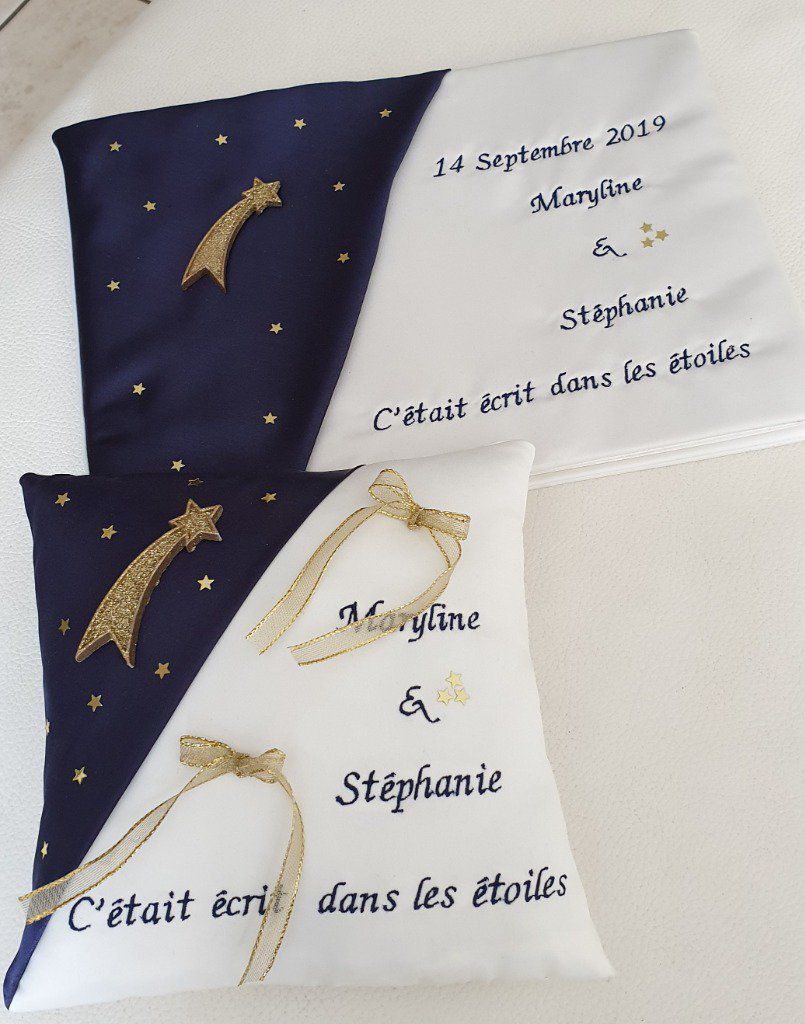 Ref 19 i
Coussin alliance 'écrit dans les étoiles' en doré et bleu nuit
Porte alliance mariage bleu nuit et ivoire
38€
Livre d'or 47€