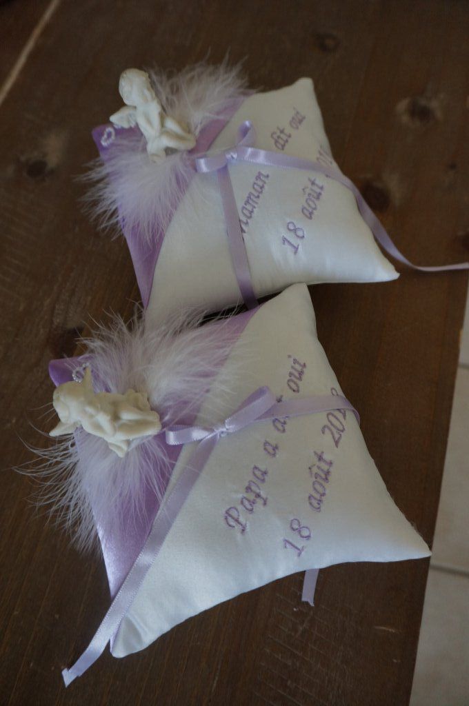 Ref 17S
Mini duo de coussin d'alliance parme  14x14cm
Porte alliance mariage violet parme
theme ange et plumes 52€