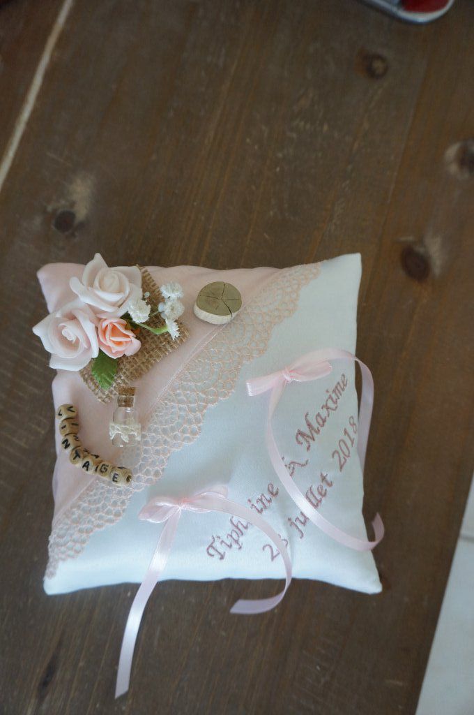 Ref 17R
Coussin d'alliance rose poudré theme vintage bohème
Porte alliance mariage rose vintage rétro ,dentelle
39€
