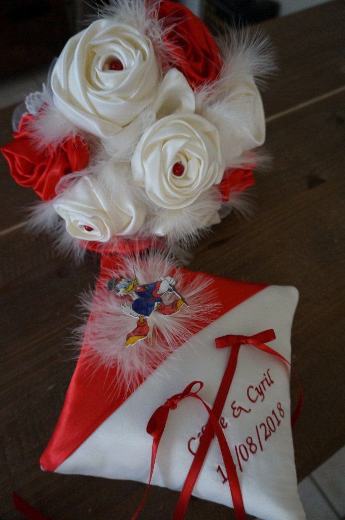 Ref 17F
Coussin d'alliance mariage theme picsou theme disney
40€
Bouquet voir tarif dans l'album bouquet plumes